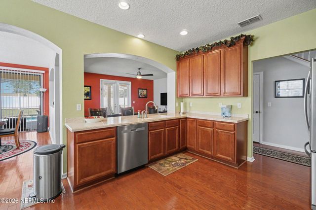 4023 SHERMAN HILLS Parkway W, Jacksonville, FL 32210