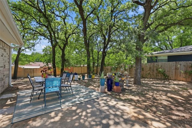 16 Coffee Tavern Road, Bedford, TX 76022