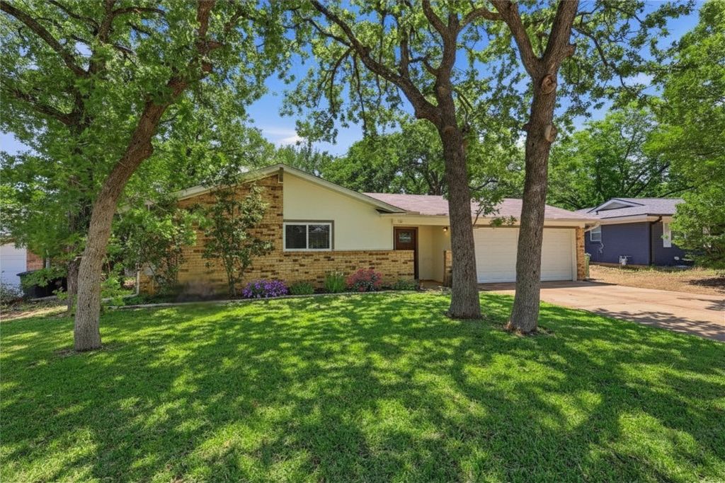 16 Coffee Tavern Road, Bedford, TX 76022