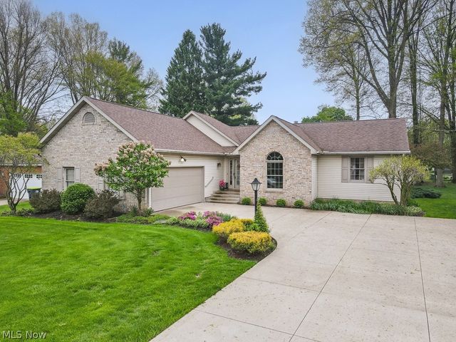 392 Maplewood Drive, Alliance, OH 44601