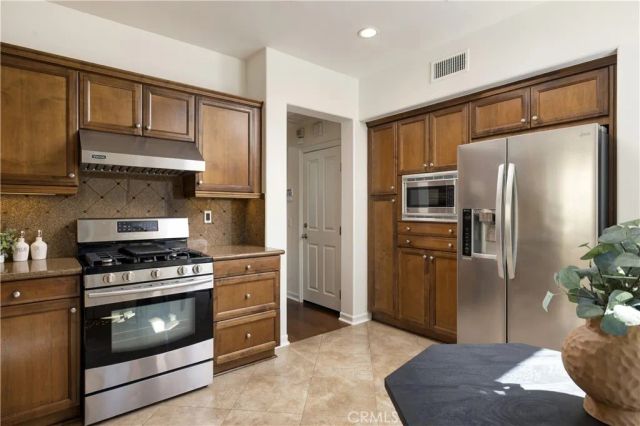 51 Bower Tree, Irvine, CA 92603