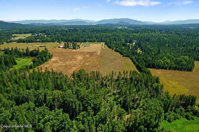 1521 Selkirk Rd, Sandpoint, ID 83864