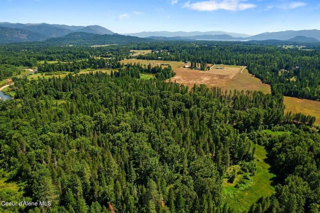 1521 Selkirk Rd, Sandpoint, ID 83864