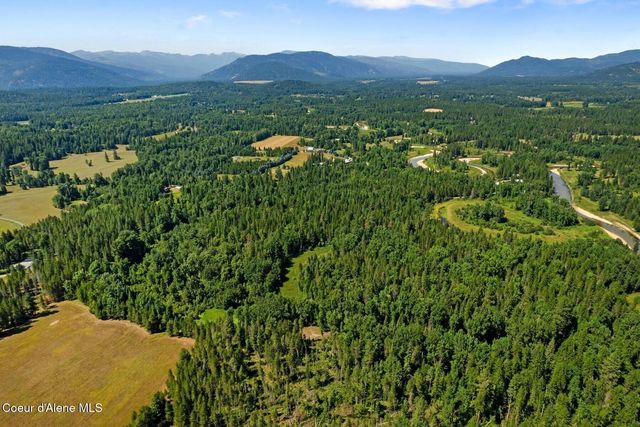 1521 Selkirk Rd, Sandpoint, ID 83864