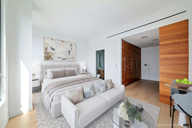 2121 31st St Apt 3H, New York City, NY 11105