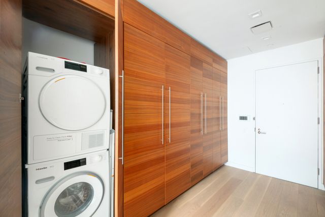 2121 31st St Apt 3H, New York City, NY 11105