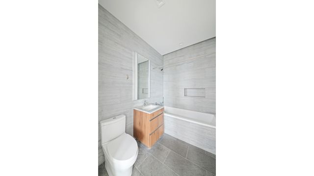 2121 31st St Apt 3H, New York City, NY 11105
