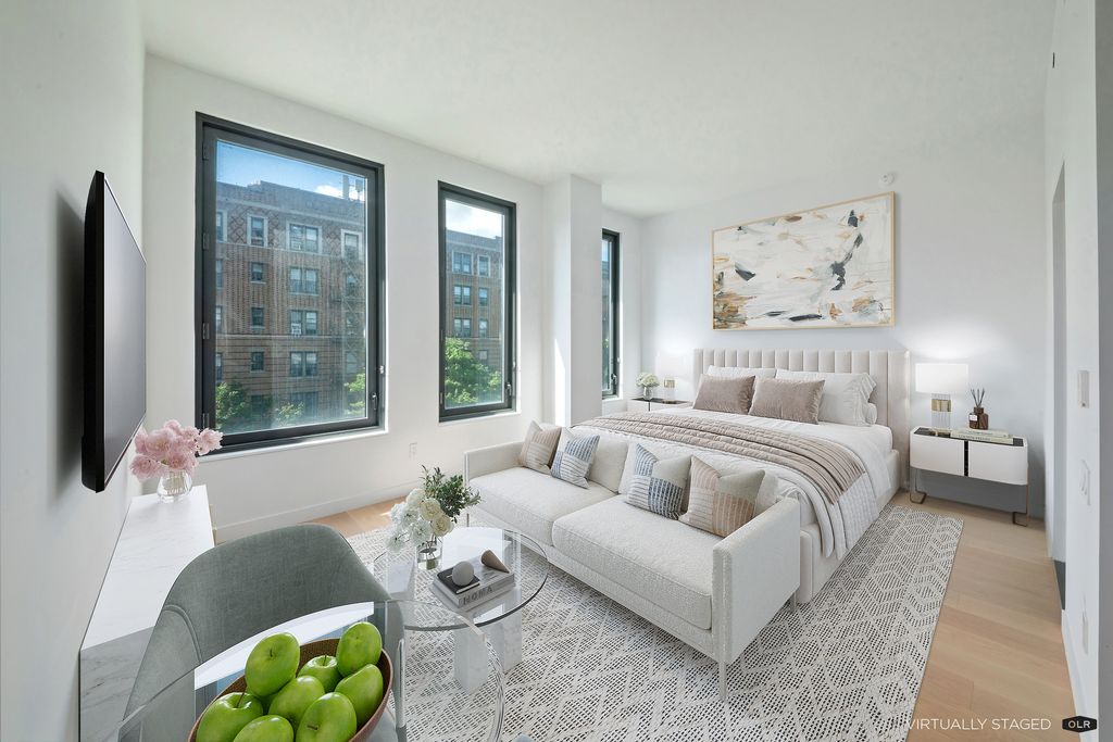 2121 31st St Apt 3H, New York City, NY 11105