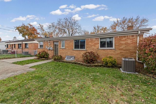 21301 Briarcliff Street, St Clair Shores, MI 48082