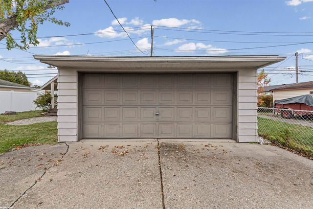 21301 Briarcliff Street, St Clair Shores, MI 48082