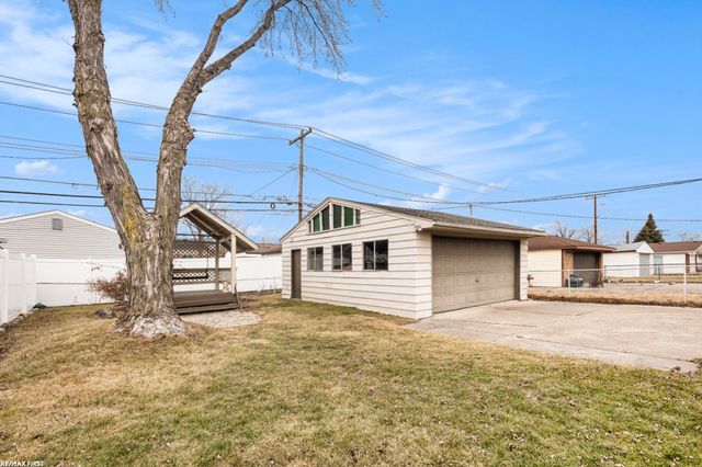 21301 Briarcliff Street, St Clair Shores, MI 48082