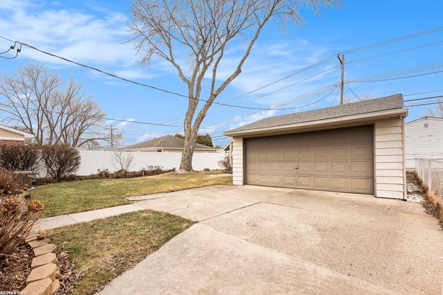 21301 Briarcliff Street, St Clair Shores, MI 48082