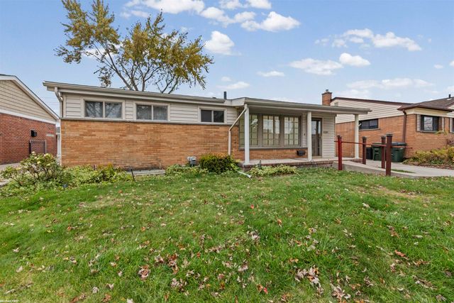 21301 Briarcliff Street, St Clair Shores, MI 48082