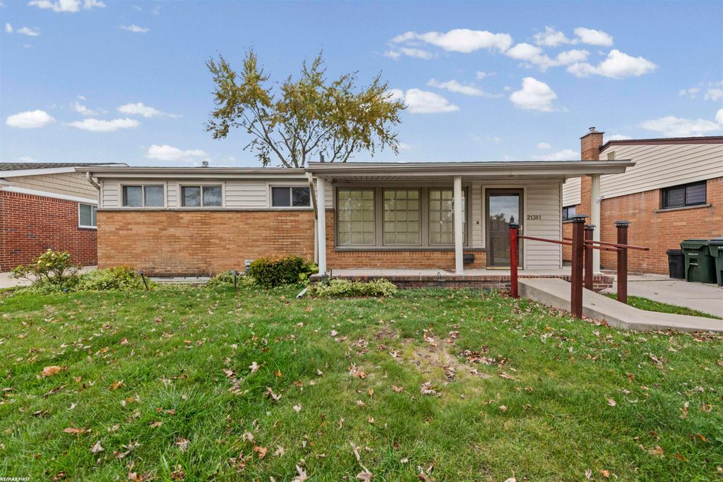 21301 Briarcliff Street, St Clair Shores, MI 48082