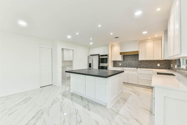 28 Back Bay Circle, Galveston, TX 77551