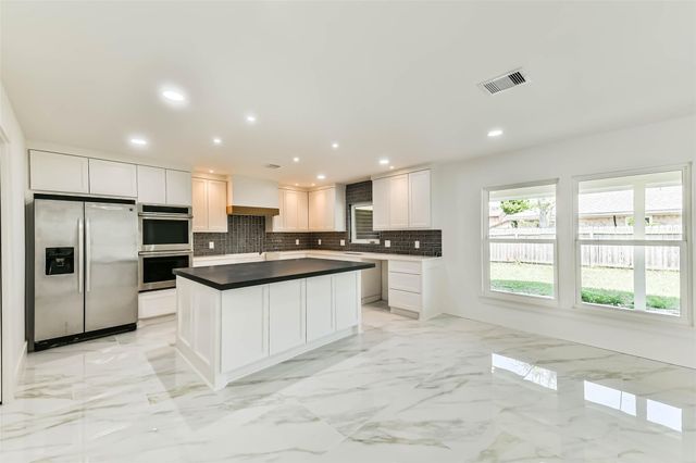 28 Back Bay Circle, Galveston, TX 77551
