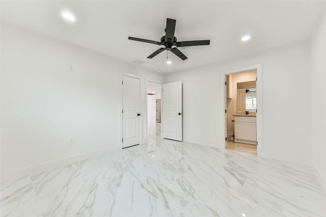 28 Back Bay Circle, Galveston, TX 77551