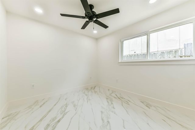 28 Back Bay Circle, Galveston, TX 77551