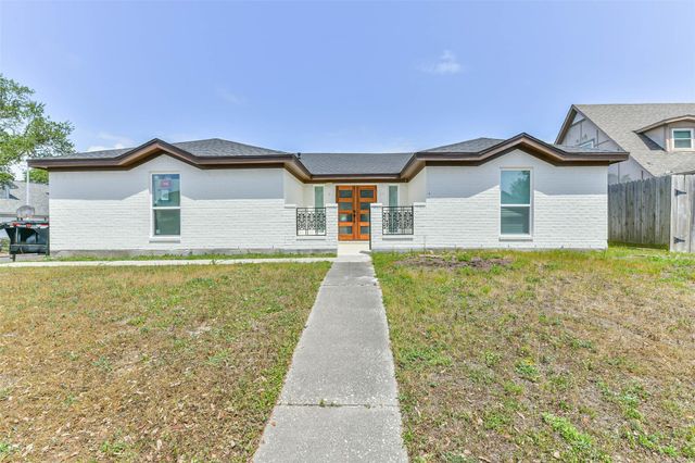 28 Back Bay Circle, Galveston, TX 77551