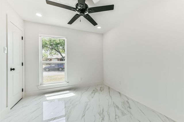28 Back Bay Circle, Galveston, TX 77551