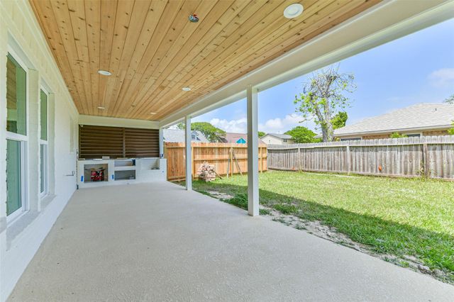 28 Back Bay Circle, Galveston, TX 77551