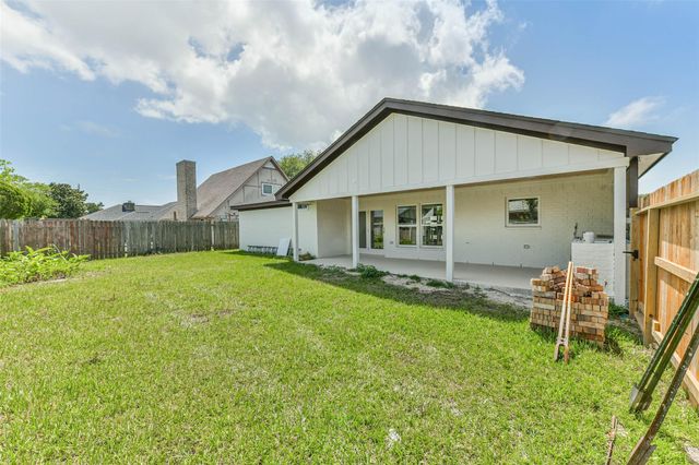 28 Back Bay Circle, Galveston, TX 77551