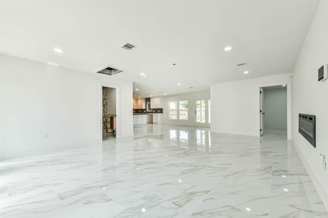28 Back Bay Circle, Galveston, TX 77551