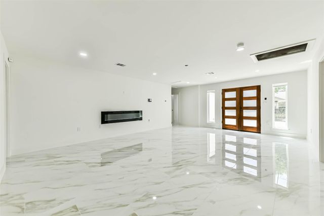 28 Back Bay Circle, Galveston, TX 77551