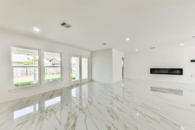 28 Back Bay Circle, Galveston, TX 77551
