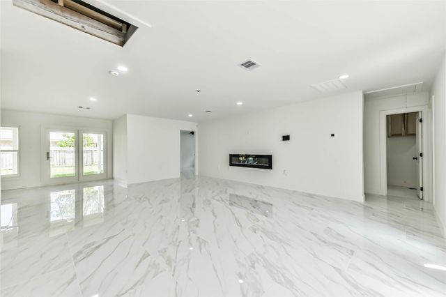 28 Back Bay Circle, Galveston, TX 77551