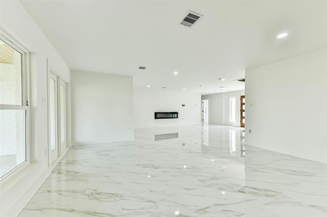 28 Back Bay Circle, Galveston, TX 77551