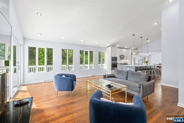 165 Hoover Drive, Cresskill, NJ 07626