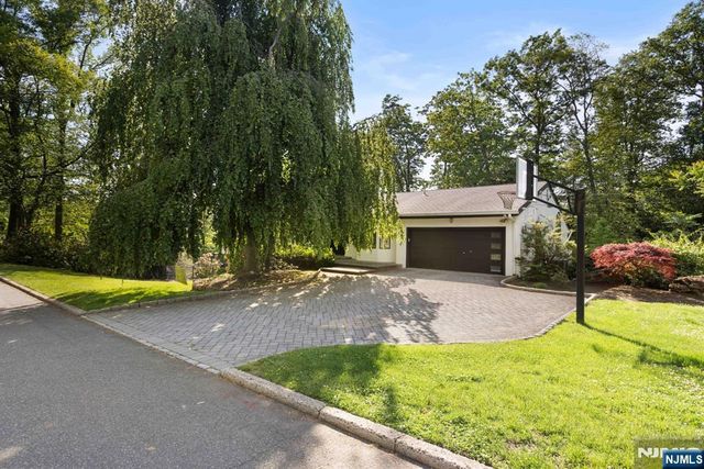 165 Hoover Drive, Cresskill, NJ 07626