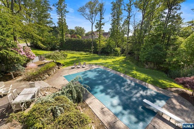 165 Hoover Drive, Cresskill, NJ 07626