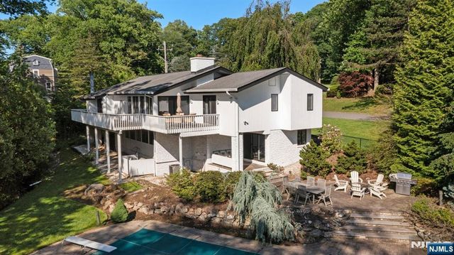 165 Hoover Drive, Cresskill, NJ 07626