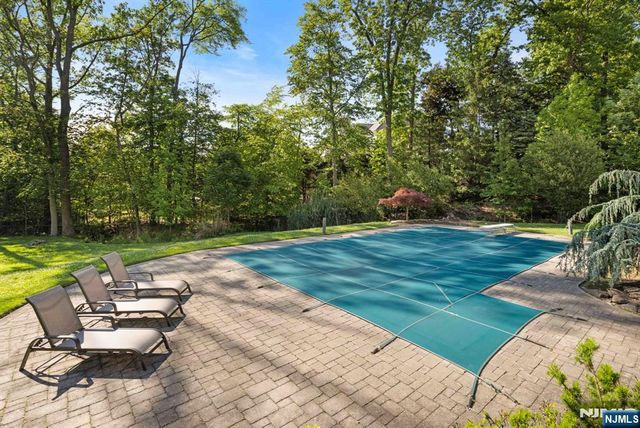 165 Hoover Drive, Cresskill, NJ 07626