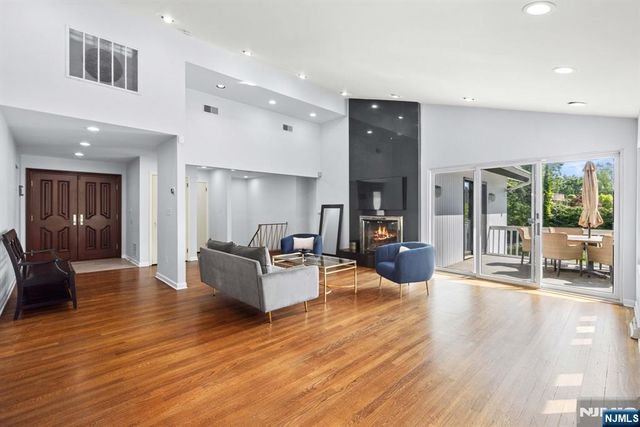165 Hoover Drive, Cresskill, NJ 07626