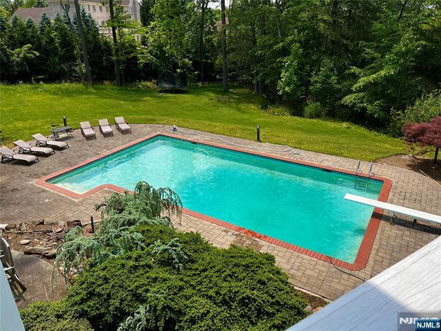 165 Hoover Drive, Cresskill, NJ 07626