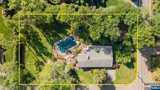 165 Hoover Drive, Cresskill, NJ 07626