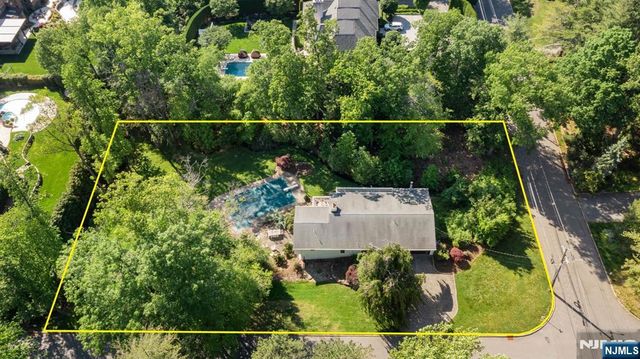 165 Hoover Drive, Cresskill, NJ 07626
