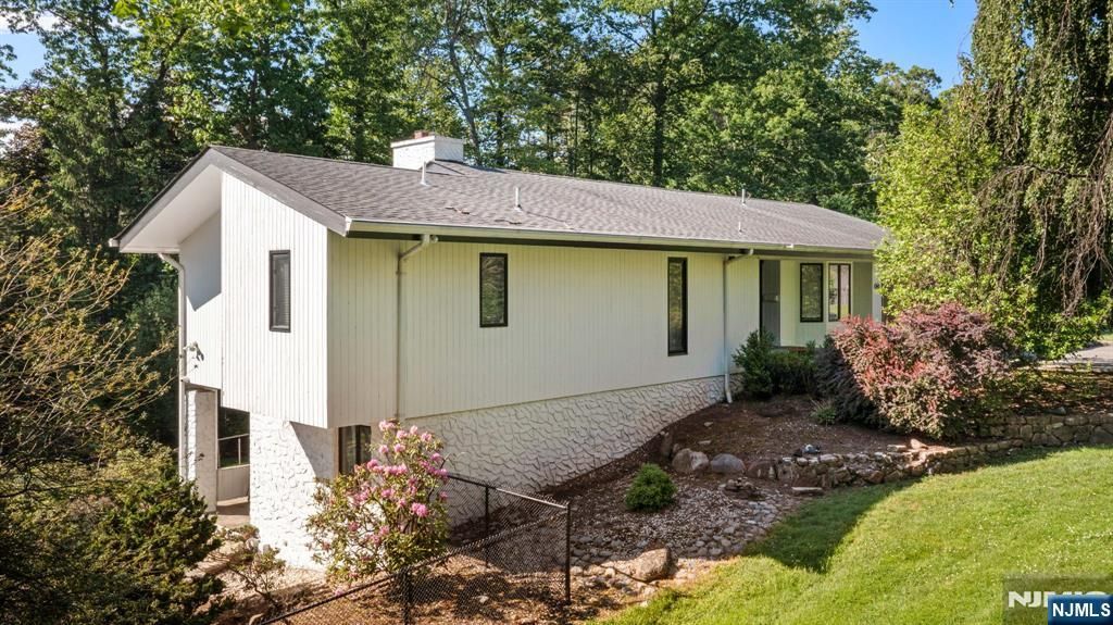 165 Hoover Drive, Cresskill, NJ 07626