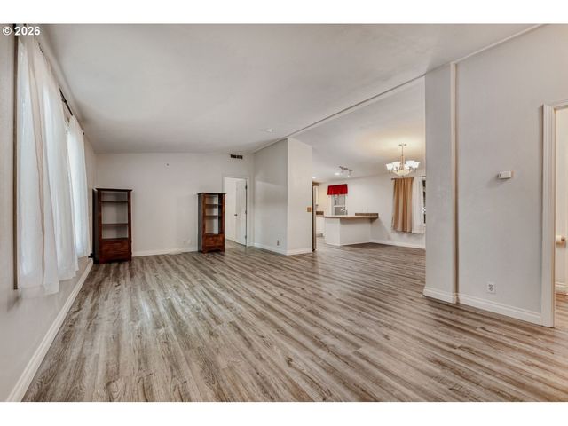 1111 Se 3RD Ave 15, Canby, OR 97013