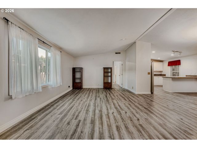 1111 Se 3RD Ave 15, Canby, OR 97013