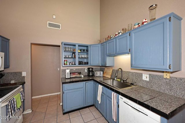 1643 E FAIRVIEW Street, Chandler, AZ 85225
