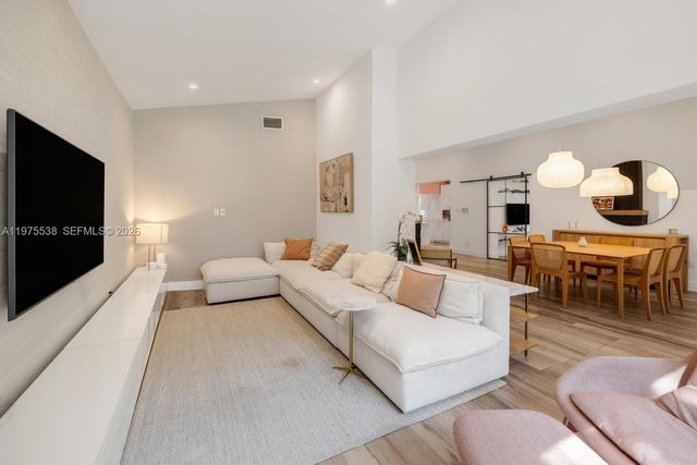 7630 NE 8th Ave, Miami, FL 33138