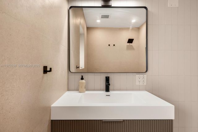 7630 NE 8th Ave, Miami, FL 33138