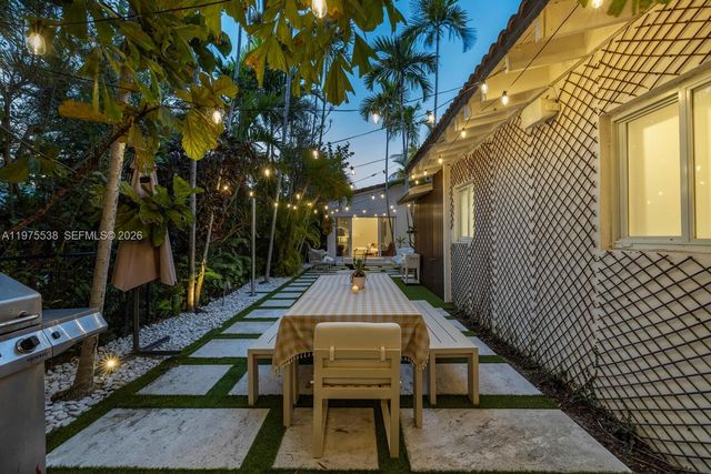 7630 NE 8th Ave, Miami, FL 33138