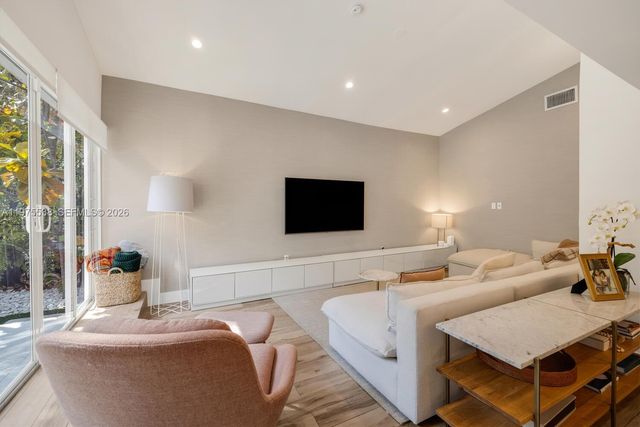 7630 NE 8th Ave, Miami, FL 33138