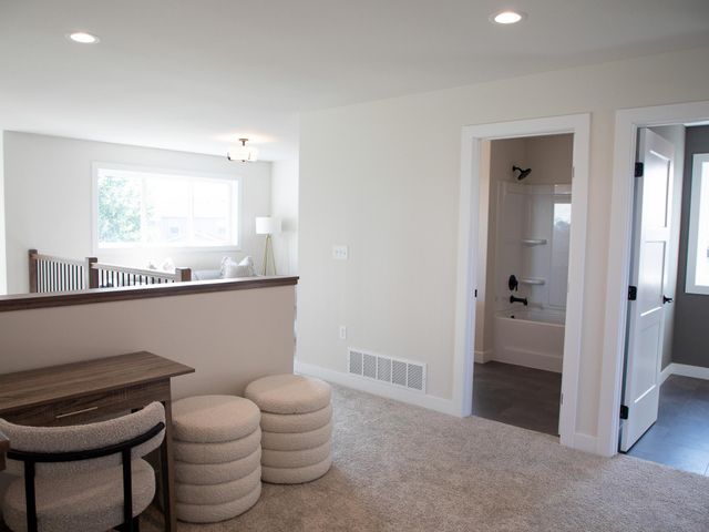 3606 Decorah Way S, Fargo, ND 58104