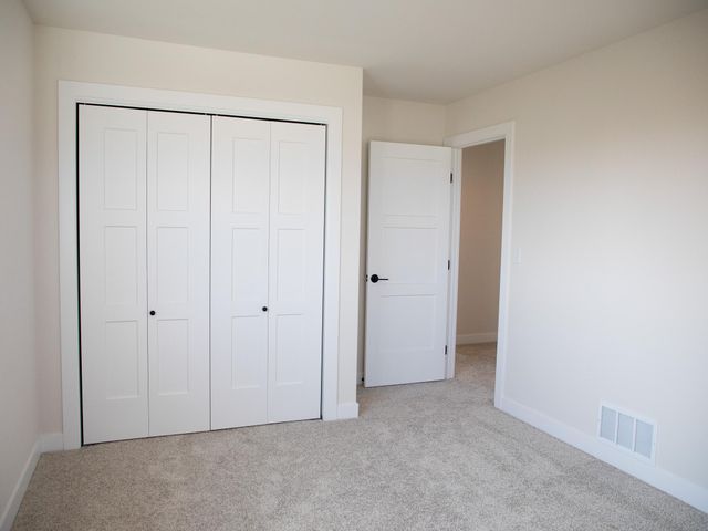 3606 Decorah Way S, Fargo, ND 58104